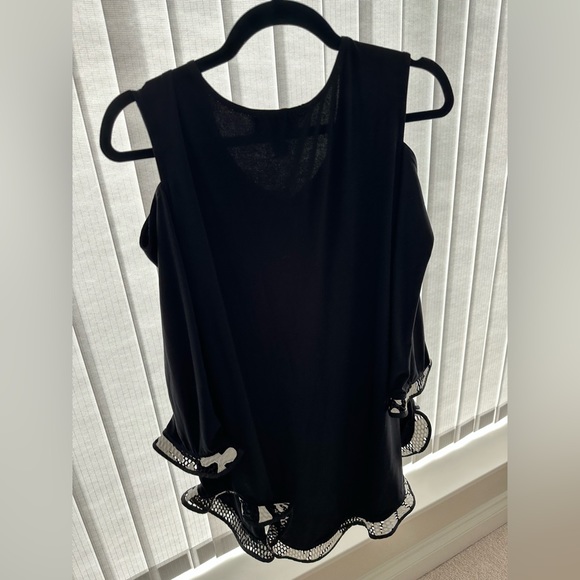 Top - Picture 2 of 4